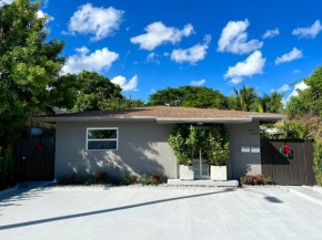 Beautiful, fully furnished 4bed 2bath house - 5 minute walk to Miracle Mile Downtown Coral Gables